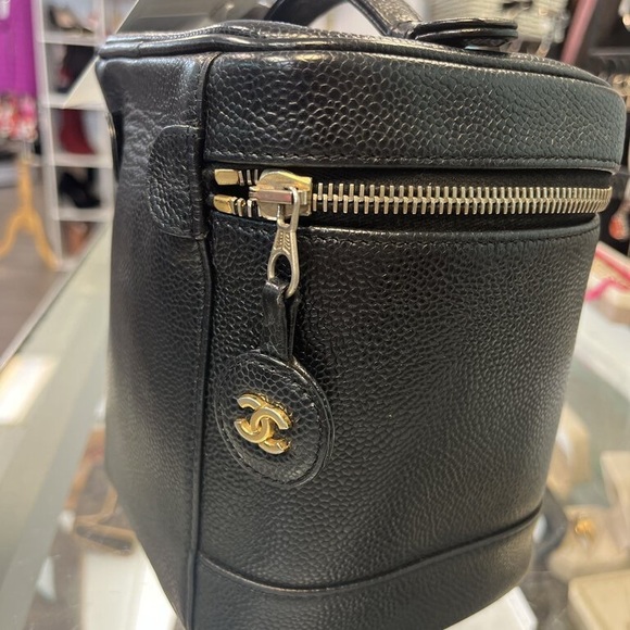 Chanel Vanity Bag - Picture 4 of 14